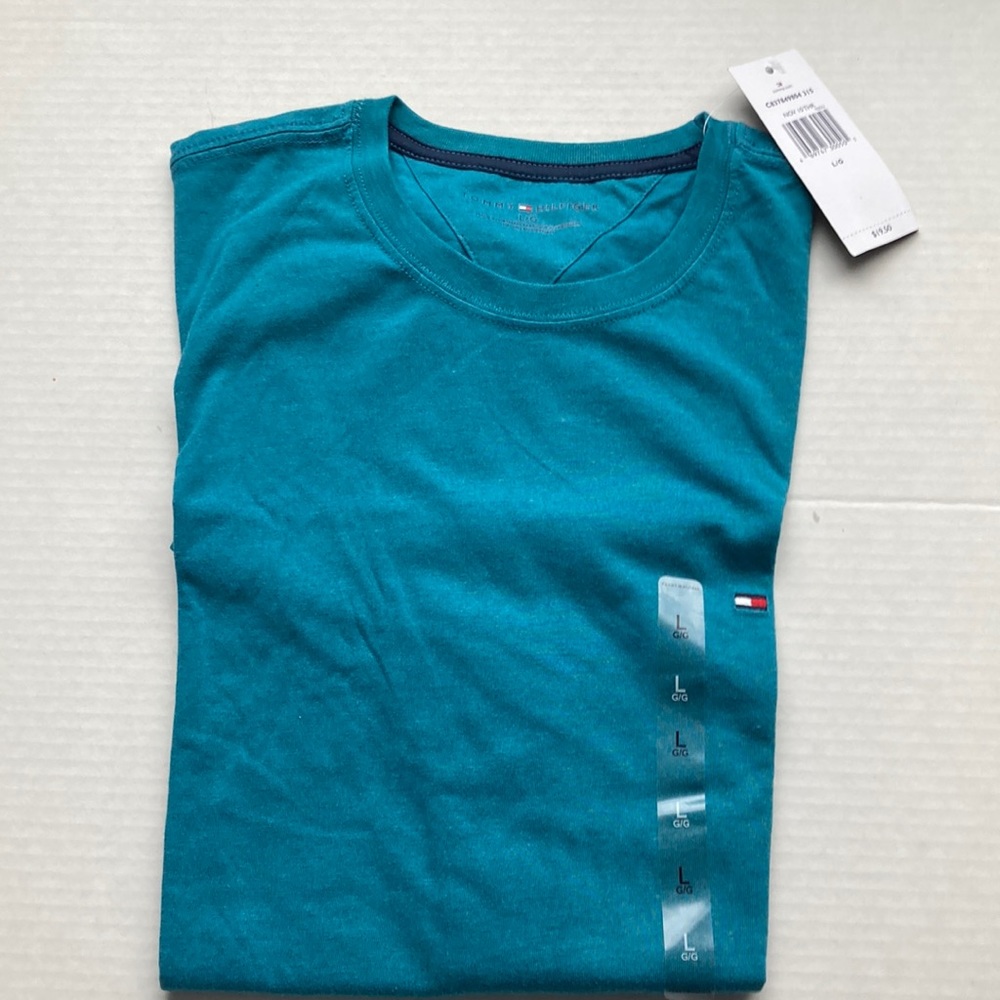 New Tommy Hilfiger T-Shirt